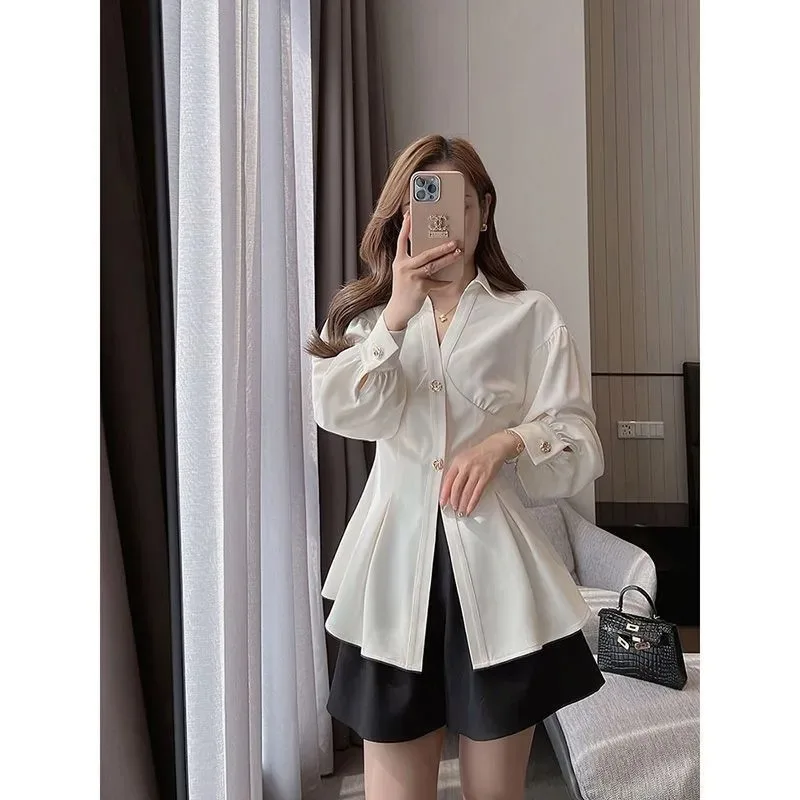 

Белая пригородная рубашка с лацканами и пуговицами, длинным рукавом, французский v-образный вырез, женский топ на талии