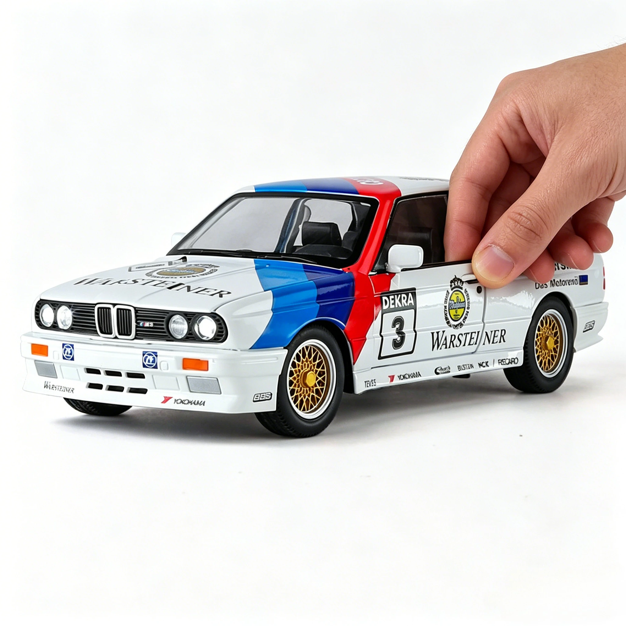 

Масштабная модель автомобиля BMW M3 E30 (1:24) из литого сплава с эффектами звука и света, коллекционная, декоративная, подарочная