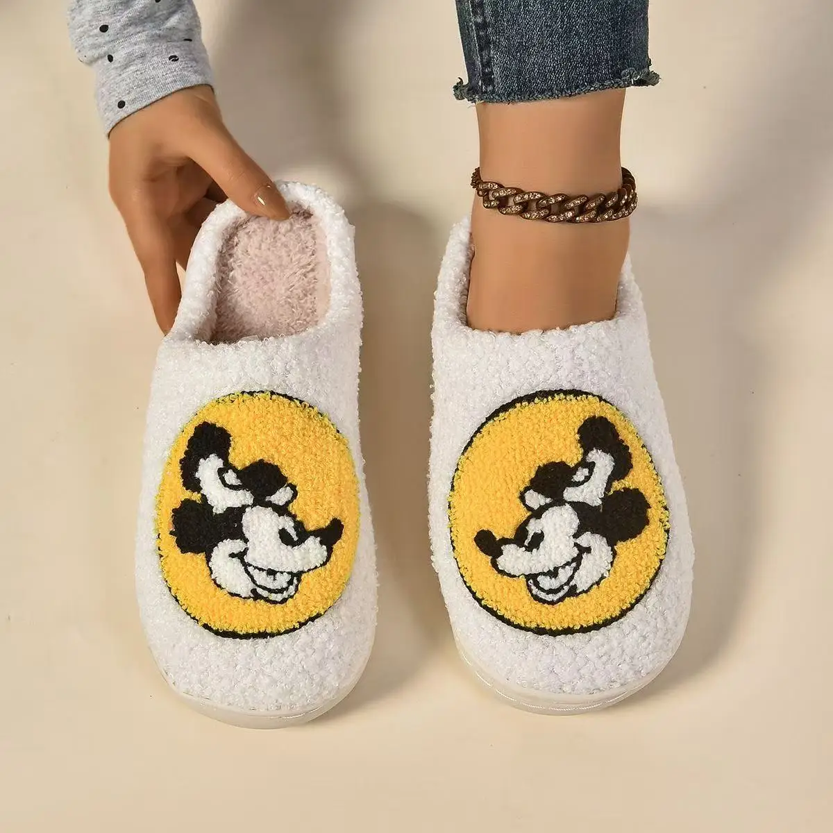 

drop shipping mickey mouse grils slipper 2025 new autumn and winter popular soft bottom warm cotton plus size slipper for women