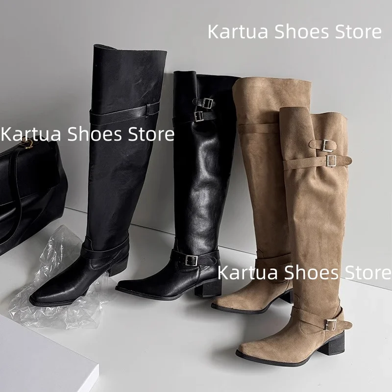 Botas de vaquero del oeste hasta la rodilla de gamuza Beige para mujer, detalles de correas con hebilla, Botas con punta estrecha, Botas Retro de otoño a media pantorrilla para mujer