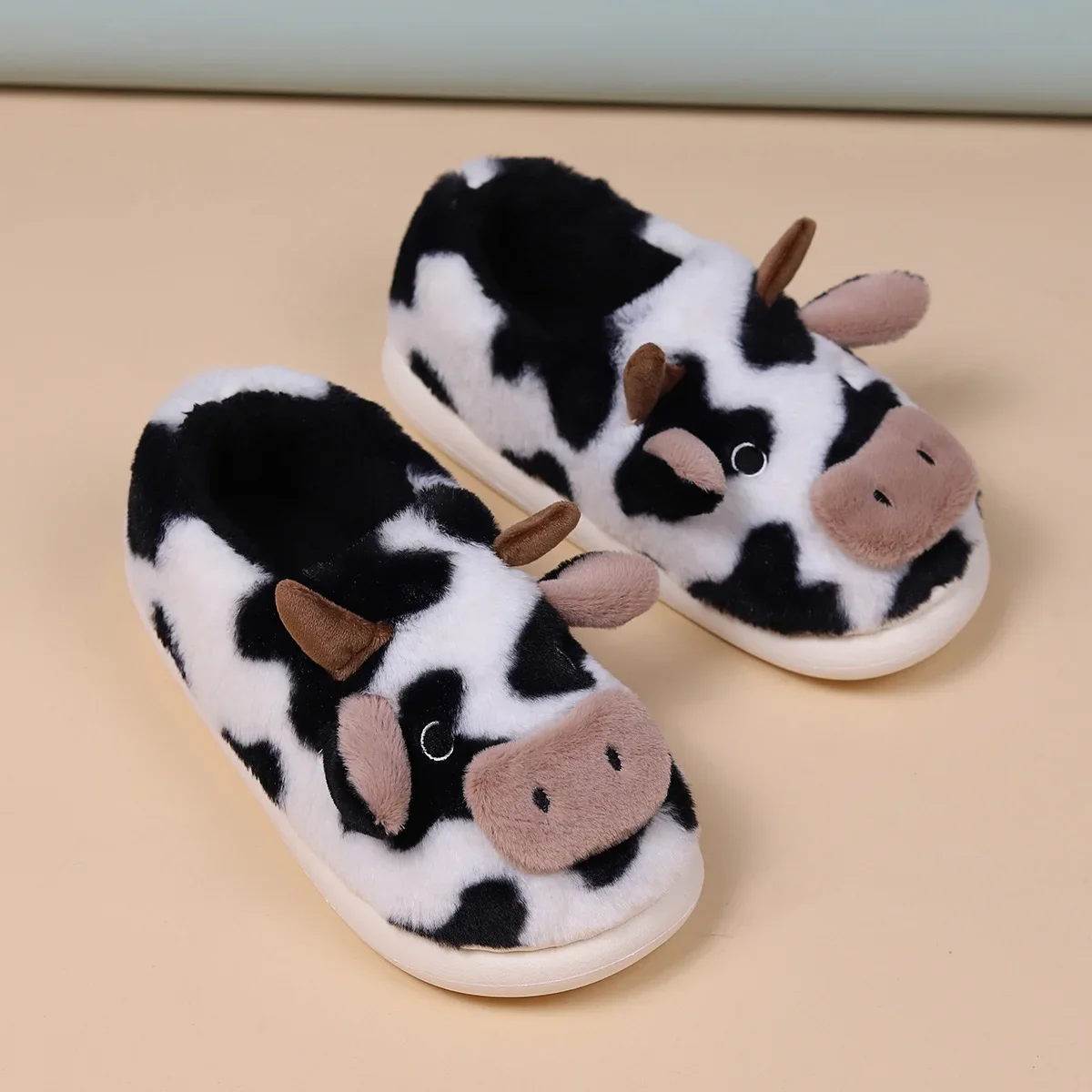 Pantoufles moelleuses en peluche de dessin animé de vache pour femmes et filles, chaussures plates, chaudes, décontractées, grande taille, maison, designer, hiver, 2024