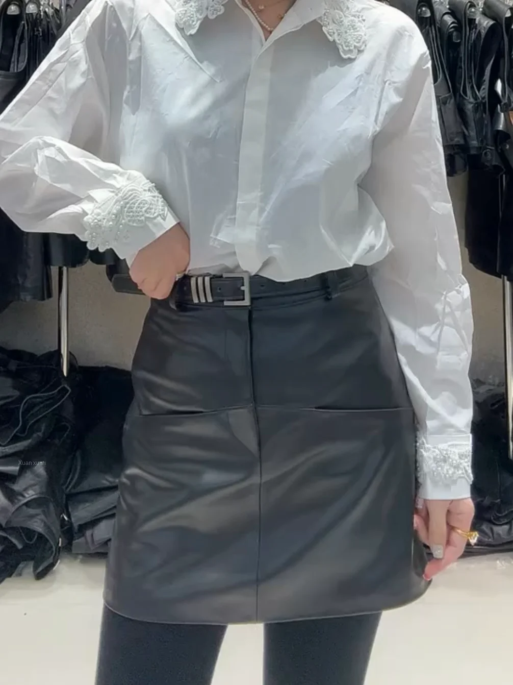 

Стильная черная матовая юбка из натуральной овчины с высокой талией, приталенная, А-силуэт, женская, для делового и повседневного стиля, мода зима 2025