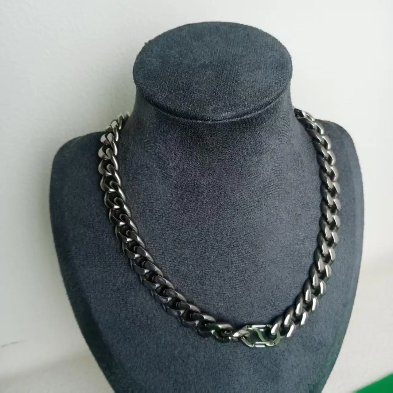 Men's Pure Titanium Chain Necklace 10.5mm Mirror Finish Hypoallergenic Stainless Steel Style Heavy Duty Cuban Link Jewelry