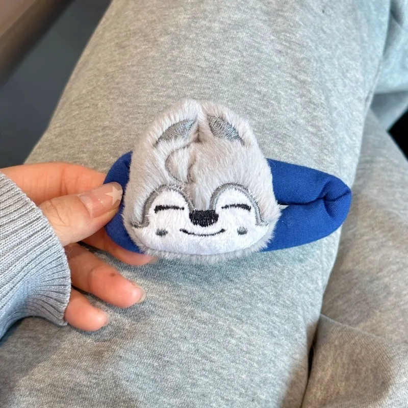 أحدث مشابك غرة لطيفة من skzoo 2025، ودبابيس شعر كرتونية كبيرة، وبضائع للحفلات الموسيقية