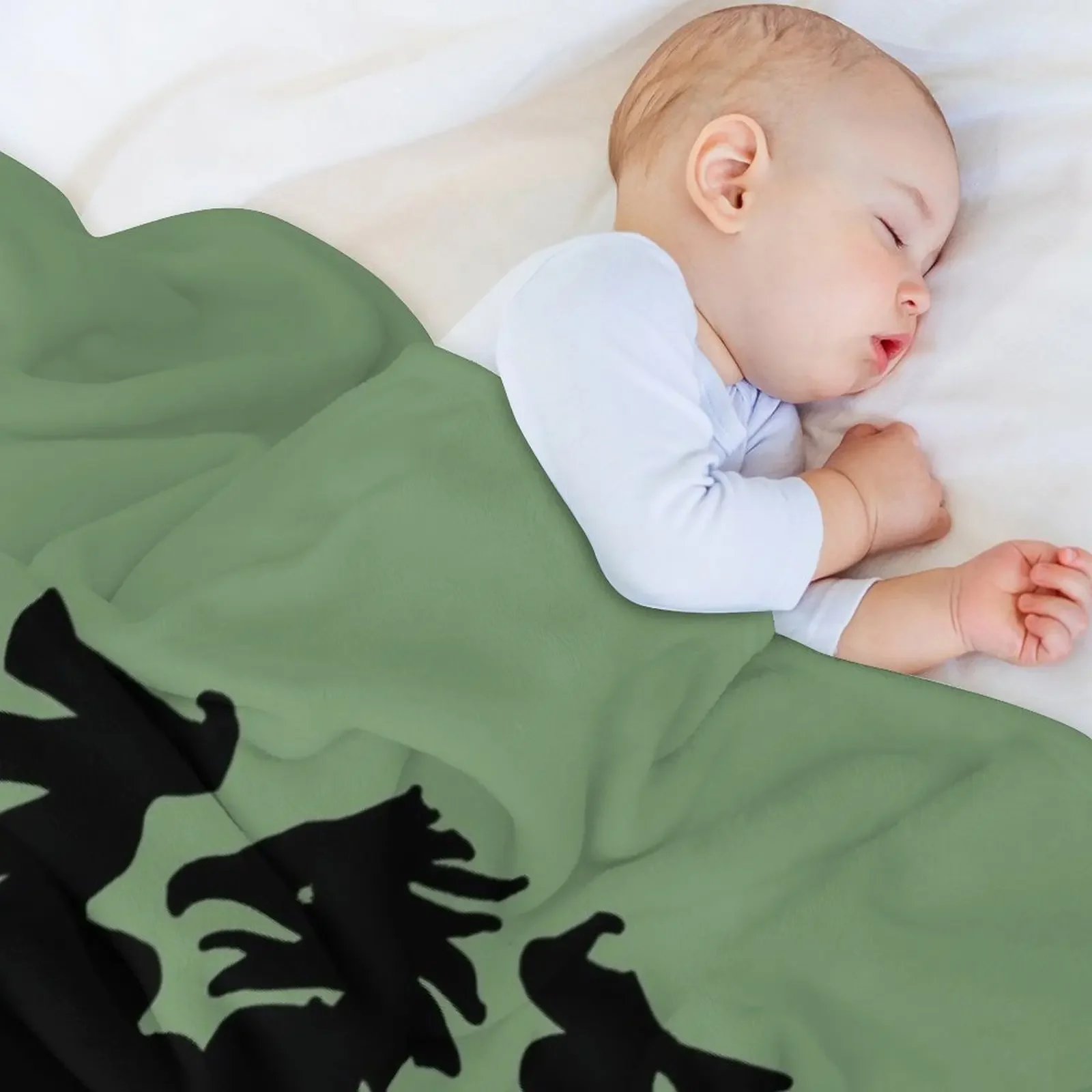 A Knight's Tale - Ulrich von Lichtenstein Crest Throw Blanket Bed Bed covers Warm Moving Blankets