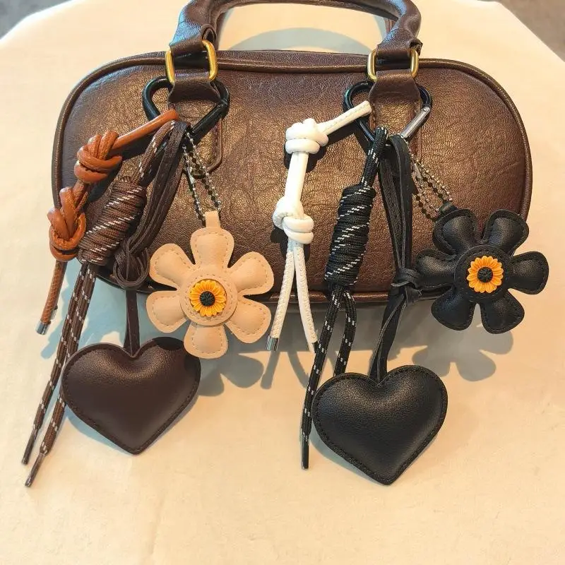 Vintage PU-Leder Blumenherz Taschenanhänger & Schlüsselanhänger, Handgefertigter Boho-Taschenanhänger für Frauen, Ästhetisches Accessoire für Tragetaschen – Detail 6