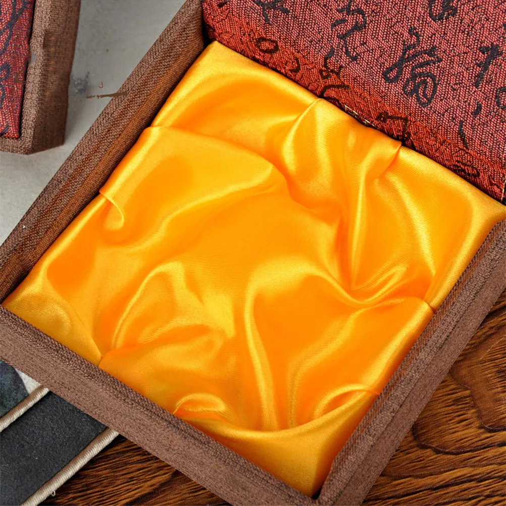 

1 шт. Коробка для буддийских молитвенных четок в китайском стиле, ретро-дизайн, с красным кисточком, декоративная упаковка, подарочная упаковка премиум-класса, для украшений и мелочей