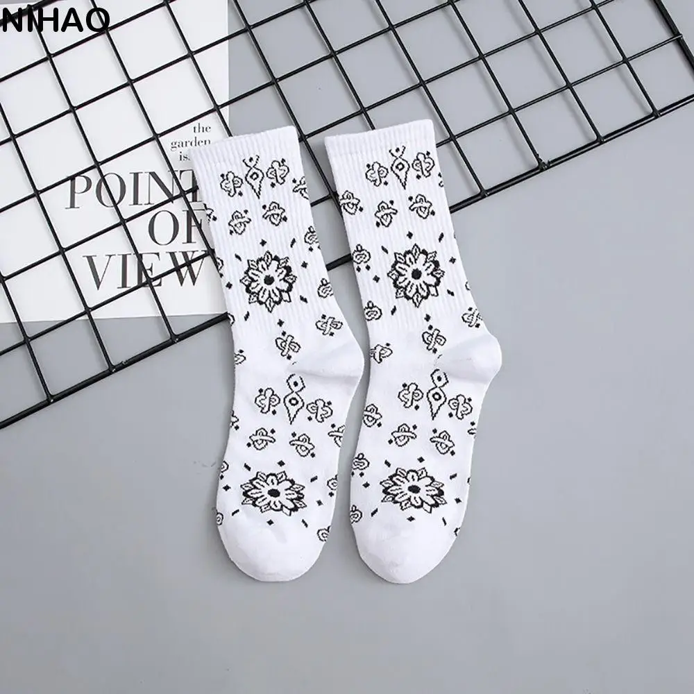 

Breathable Comfortable Cotton Sports Female Male Korean Style Socks Paisley Flower Socks Women Hosiery Middle Tube Socks