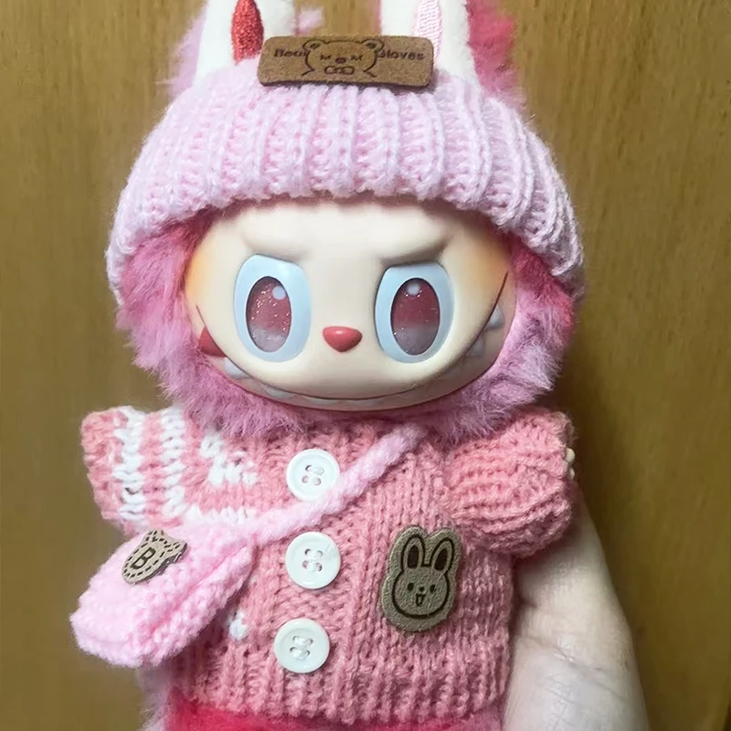 

For 15-17 cm v1v2 Labubu Clothes outfit Labubu Sitting Party Bear Label Scarf Hat Bag Dolls Accessories Cute Decoration