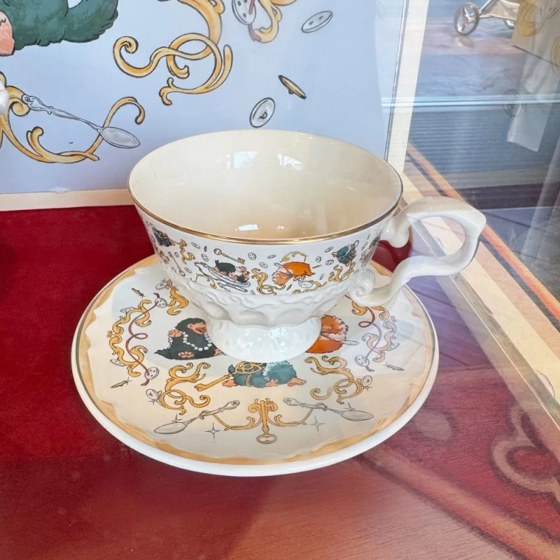 

Сувенир Universal Studios: Набор керамических чашек и блюдца Fantastic Beasts Niffler — подарок на день рождения