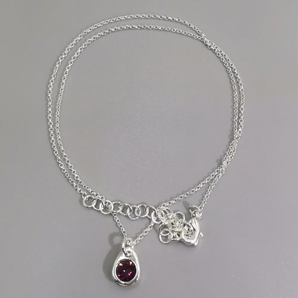 Minimalist silver chain amethyst pendant necklace with a unique and niche design for daily wear, collarbone chain