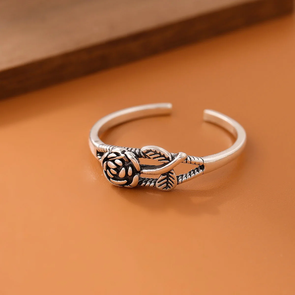 

Новая мода ювелирные изделия из стерлингового серебра 925 пробы, индивидуальная роза, атмосфера, изысканные аксессуары, женские открывающиеся кольца R200