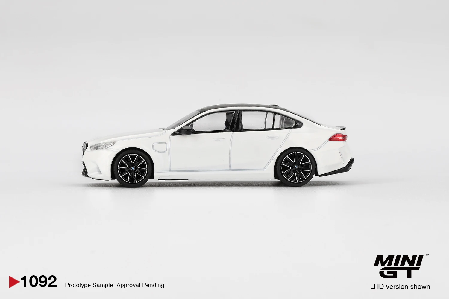 MINIGT 1/64 BMW M5 Alpine White MGT01092-CH Cars Alloy Diecast