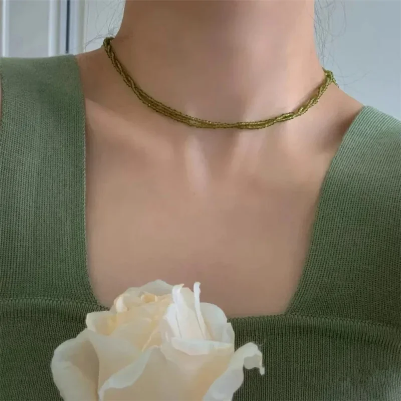 Collana da donna con perline di vetro verde oliva collana con ciondolo a forma di orchidea con campana bianca che indossa una catena di maglioni lunghi etnici regalo di gioielli romantici