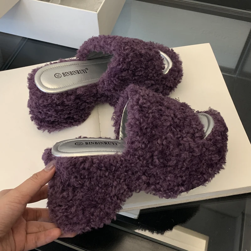 

Тапочки на платформе, женская обувь, летние шлепанцы на танкетке с мехом, женские шлепанцы без шнуровки на толстой подошве, Sandalias Mujer, фиолетовый, хаки, белый, черный