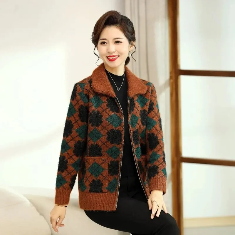 الأم سترة سترة الإناث الخريف الشتاء 2025 جديد سستة تريكو حجم كبير 5XL منتصف العمر المسنين سترة معطف المرأة