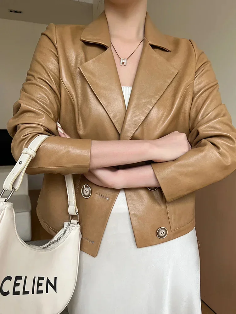 Chaqueta de piel auténtica para mujer, abrigo corto de piel de oveja con doble botonadura y cuello con muescas, a la moda, para primavera y otoño, 2024