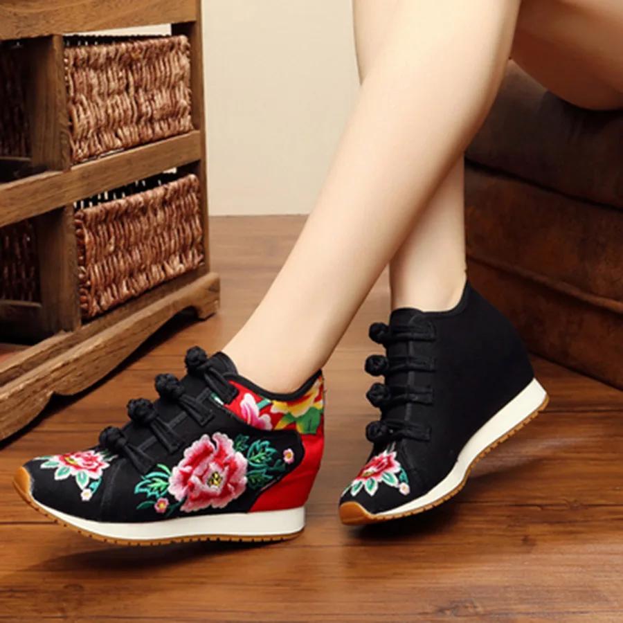 KNCOKAR New Women\'s Flower Embroidered Flat Shoes Chinese Style Casual And Comfortable Denim Fabric Sneakers Wedge x1179