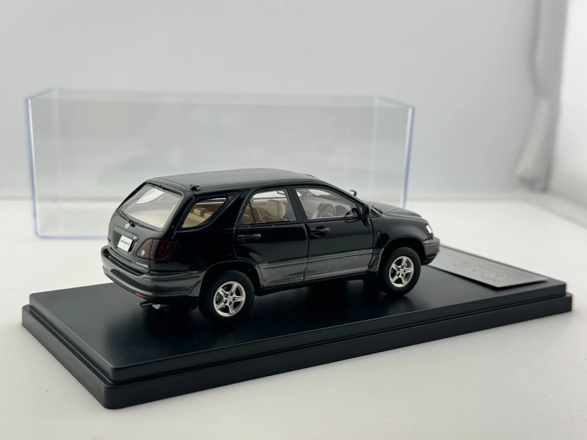 Gebreken ontbrekende antenne Hi Story 1/43 schaal Toyota Harrier harsautomodel