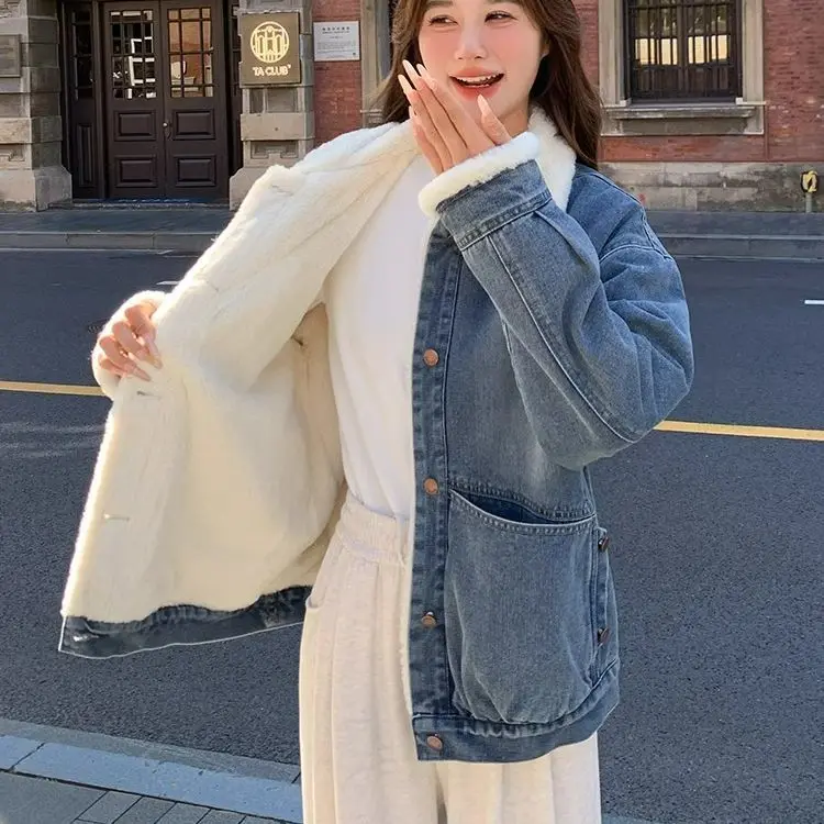 

Джинсовое пальто с мехом, плюшевые женские осенние регулируемые укороченные гранж-трендовые куртки для пеших прогулок и активного отдыха с вышивкой и клапаном Y2K