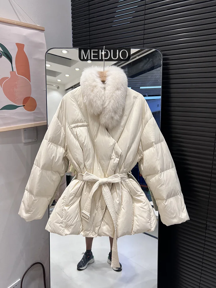 2025 invierno nuevas mujeres de medio a largo de moda cuello de piel de zorro cintura ceñida adelgazante chaqueta de plumón de pato blanco de moda