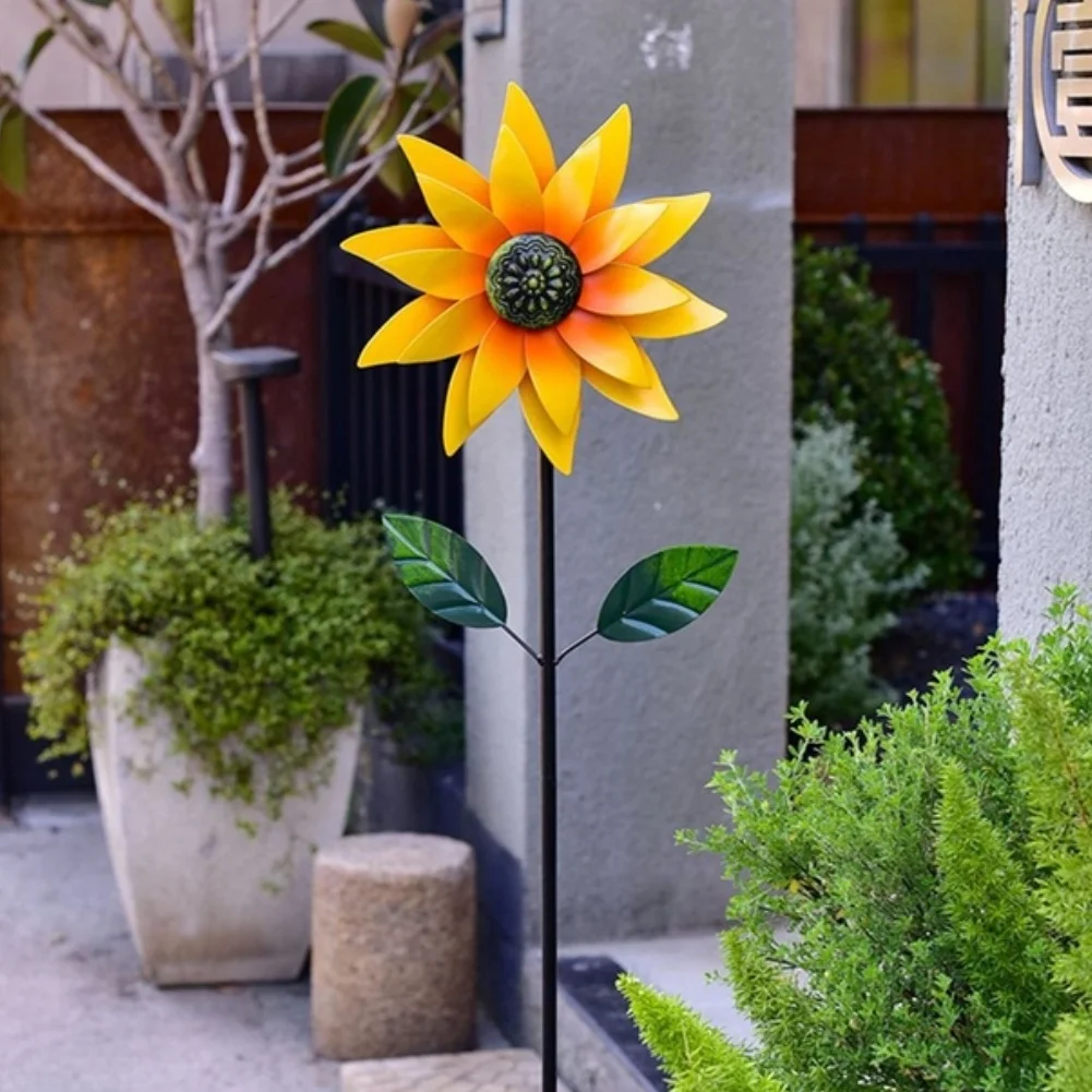 Outdoor Sunflower Wind Spinner Made of Iron with Rust Resistant Coating and Ground Stake for Garden Decoration