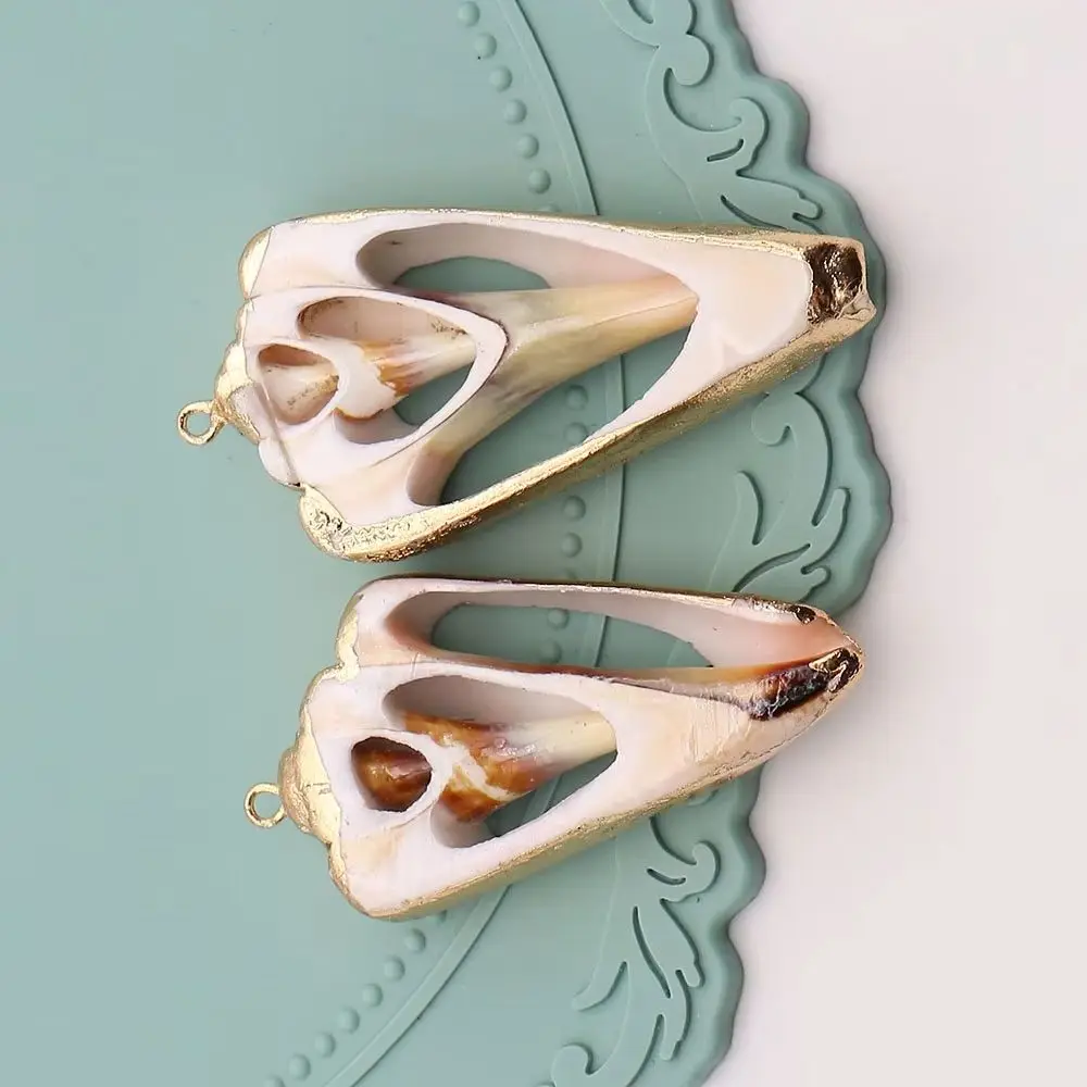 

Carved Hollow Drop-shaped Natural Shell Pendant Irregular Electroplated Gold Edging Design Niche Necklace Earring Accessory 2pcs