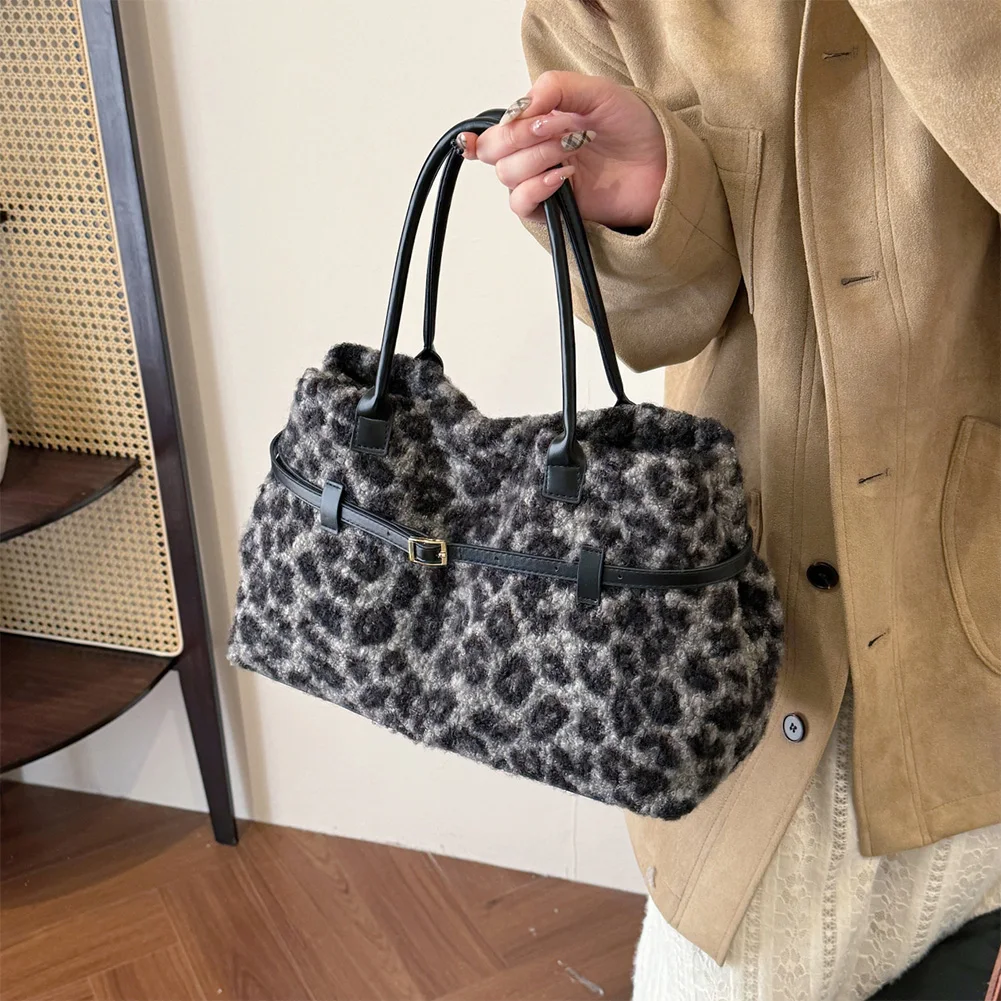 

Женская леопардовая плюшевая сумка на плечо, пушистая сумка с пряжкой на ремне, повседневная дорожная сумка, меховая сумка для переноски, повседневная дорожная сумка