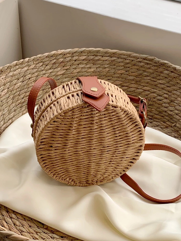 Korean Circular Woven Bag 2023 New Summer Women\'s Exquisite Lock Design Straw Woven Bag Beach Vacation Fashion Crossbody Bag