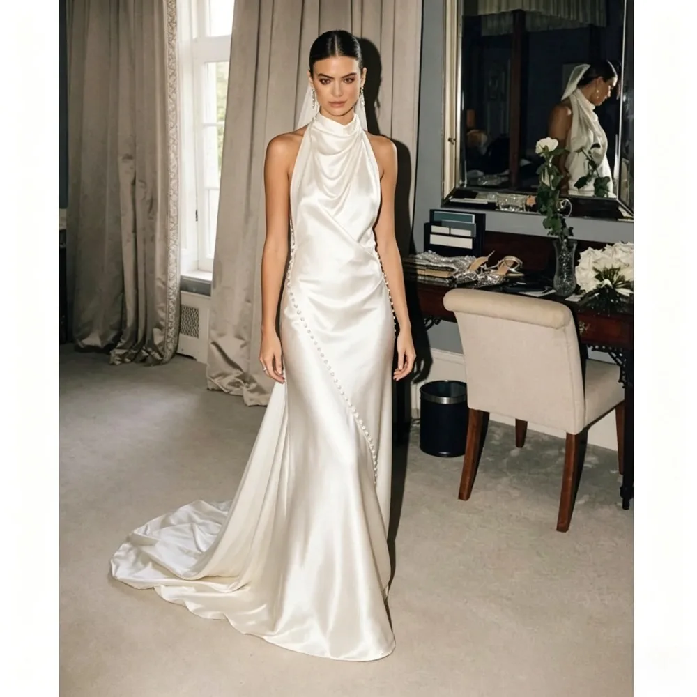 Customized Minimalist Neck Hugging Wedding Dresses 2026 Sexy Sleeveless Folded Close Fitting Bridal Gown Decorated with Pearls