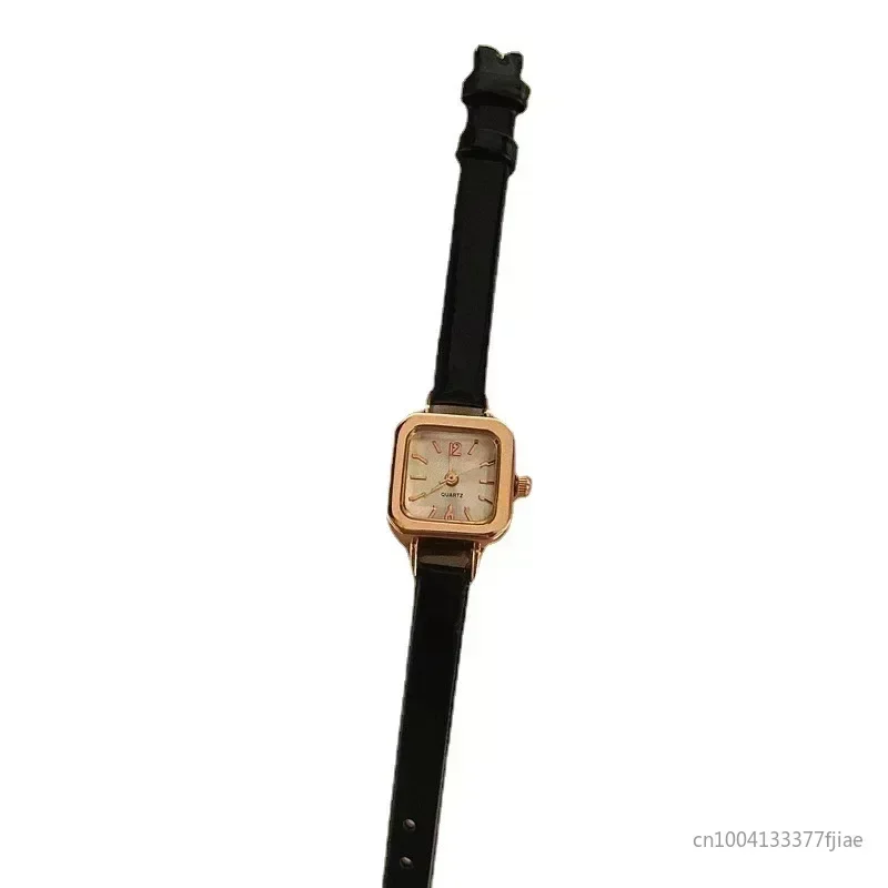 Heiße Verkäufe Frauen Uhr Kleine Quadratische Zifferblatt Dünne Lederband Damen Armbanduhr Elegante Quarz Weibliche Uhren Casual reloj mujer