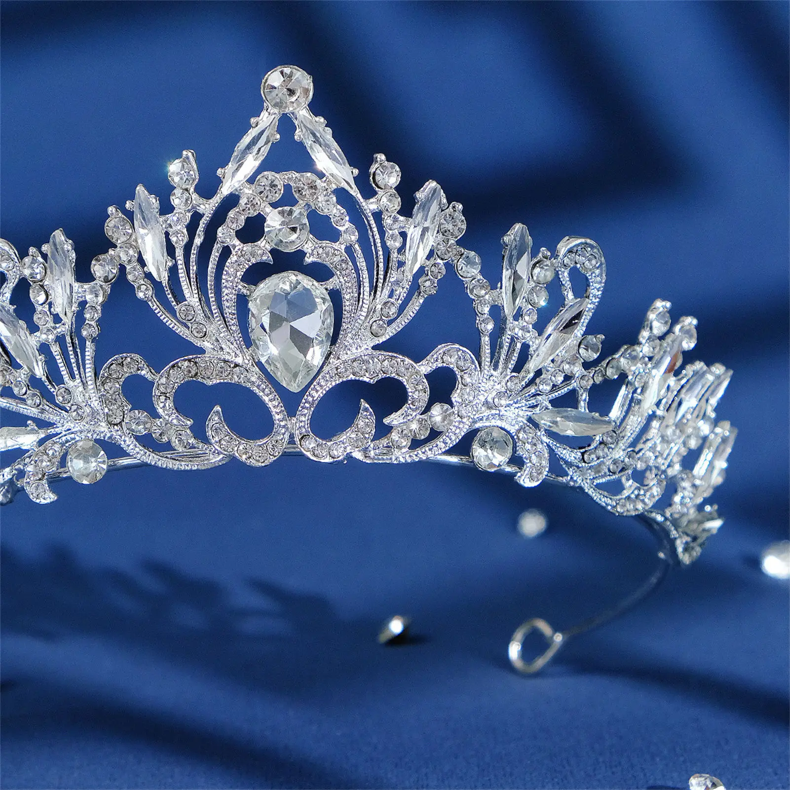 Cosplay Party Crown Baroque Hollow Alloy Tiara for Stage Performance Royal Costume Jewelry Vintage Gold Silver Headband view 4