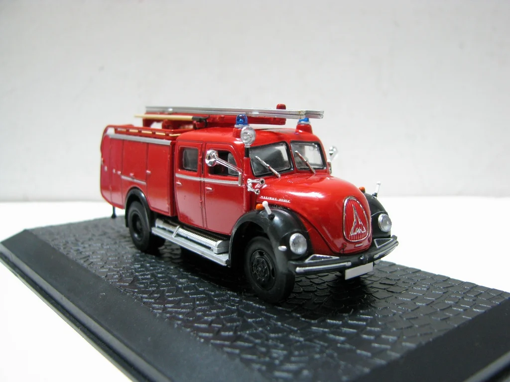 Caja agrietada Diecast escala 1:72 Atlas Magirus Merkus Feuerwehr modelo de motor de bomberos modelo de coche de aleación juguete coleccionable regalo recuerdo