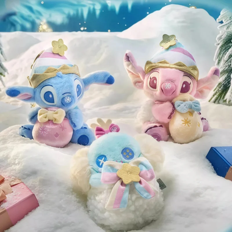 LLavero de muñeco de peluche de la serie Disney Stitch muñeco de nieve, bolso de invierno Kawaii, llaveros de peluche refinados y lindos, regalo de Año Nuevo