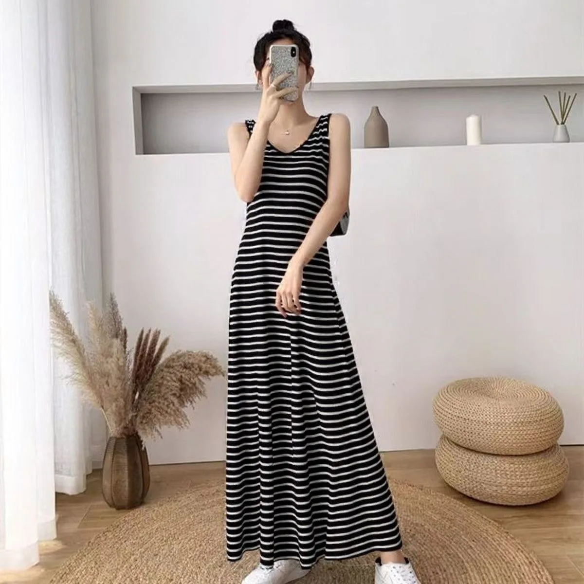 2026 Sommer Neues Schwarz-Weiß Gestreiftes Ärmelloses Tank-Kleid Lässiges Lockeres Schlankmachendes A-Linien Langes Maxikleid – Detail 10