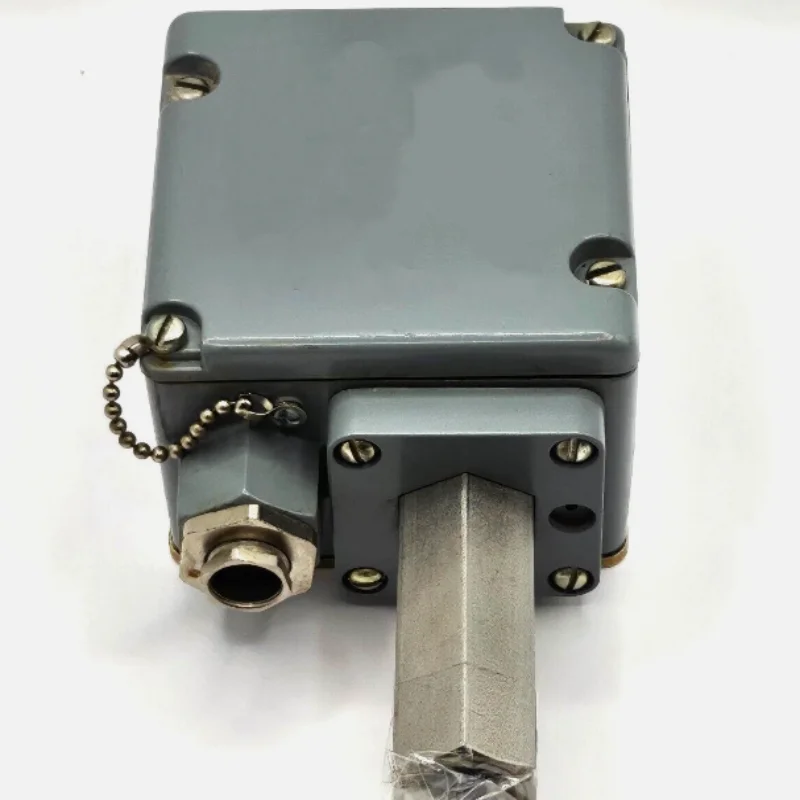 

Brand new original pressure switch 9012GAW1 9012GCW2 9012GAW5 9012GAW4 9012ACW10M12 9012GCWM2 9012ADW6M12