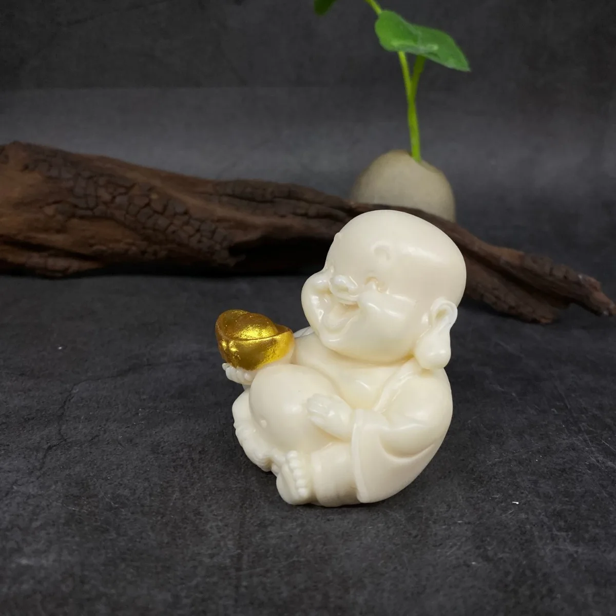 Ivory Nut Carved Laughing Maitreya Buddha Figurine Home Desktop Decor Craft Ornament Car Hand Piece Religious Tabletop Gift