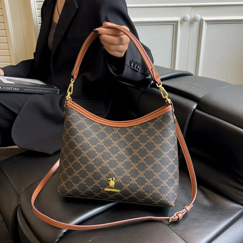 

Fashionable Ladies Shoulder Bag Made Of Leather Boasting Paris Style And Casual Vintage Elegant Look​