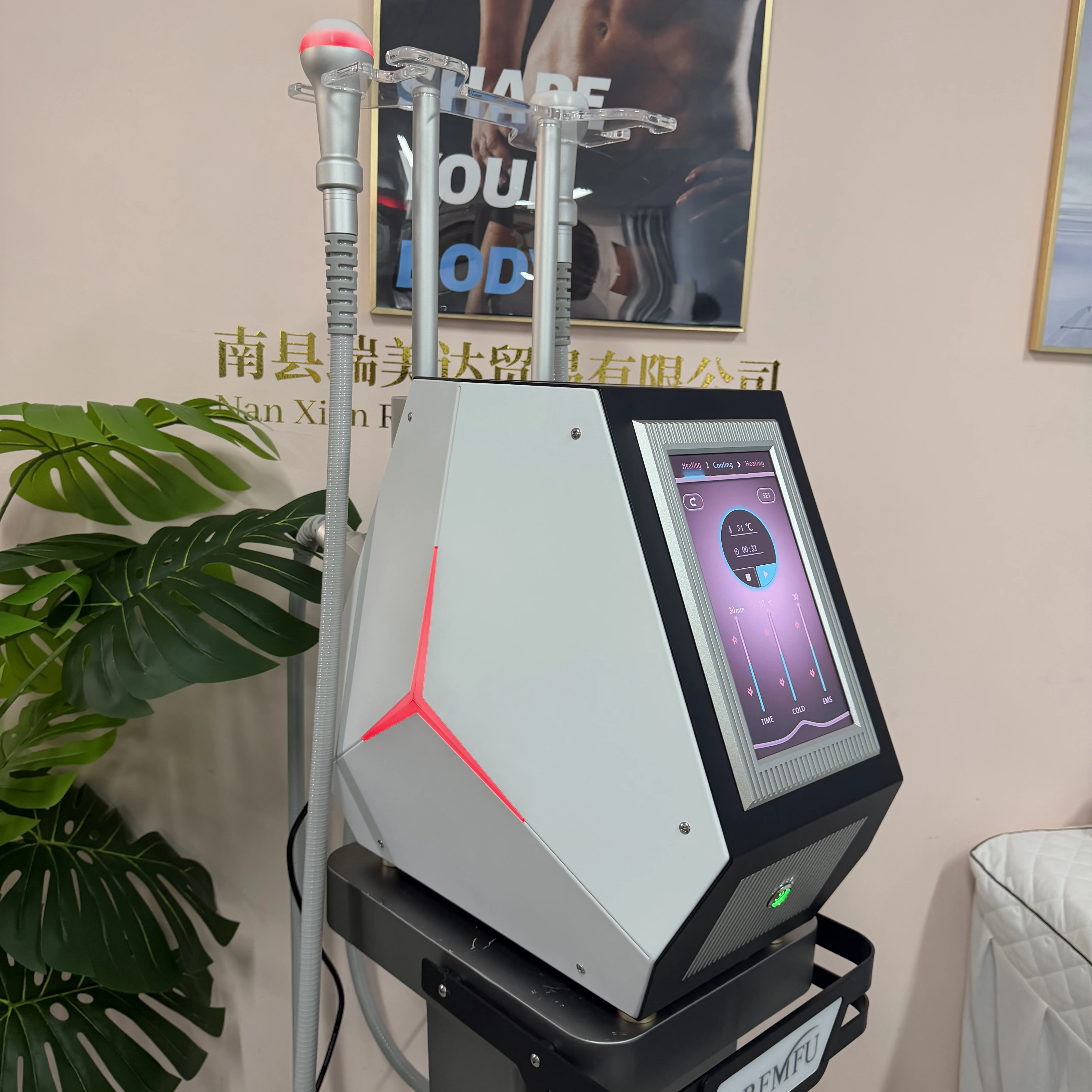 Appareil de raffermissement et d'amincissement de la peau chaud et froid, utilise une technologie de refroidissement non invasive pour éliminer la graisse et réduire la cellulite