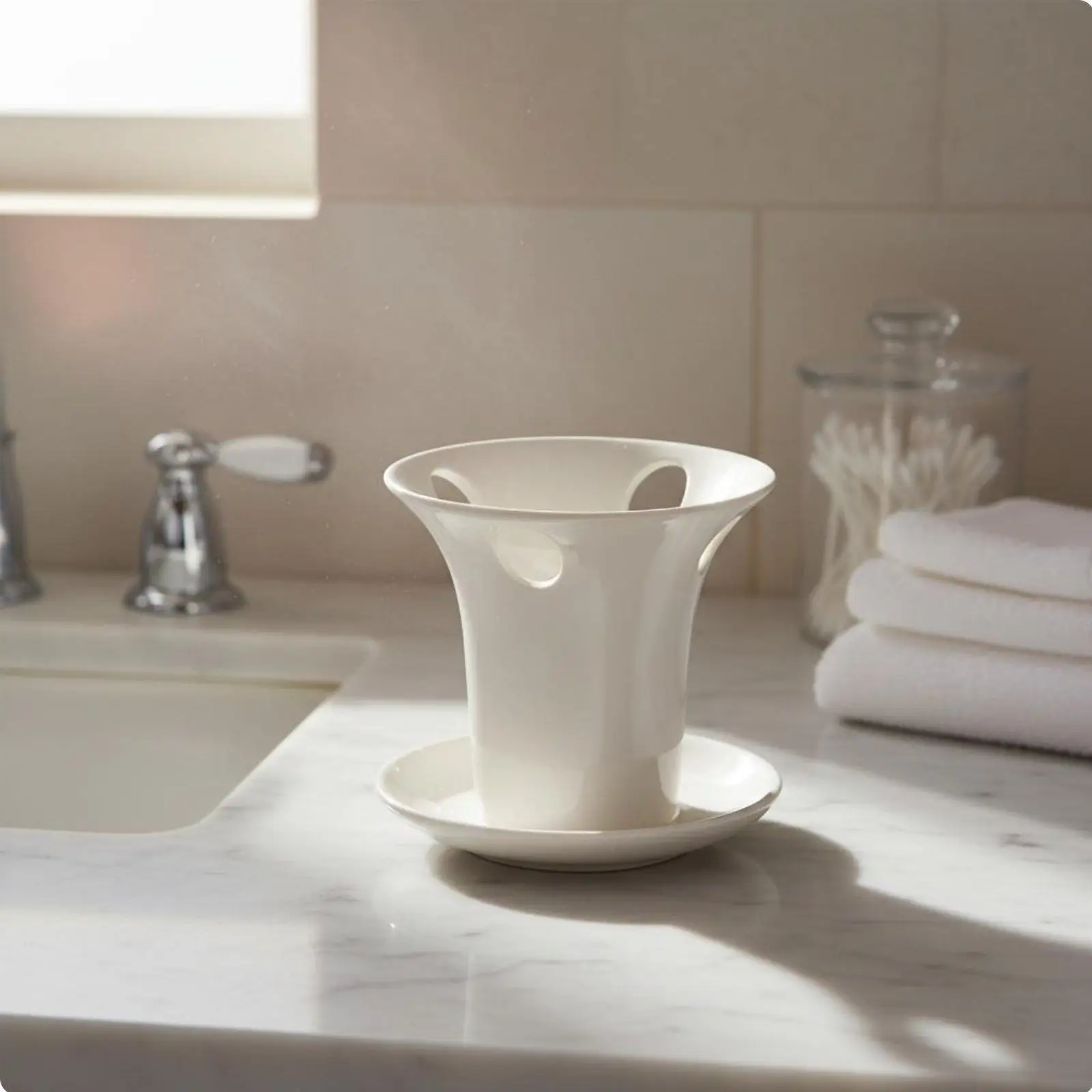 Compact Ceramic Toothbrush Holder Bathroom Storage Toothpaste Rack Countertop Organizer for Washroom Essentials