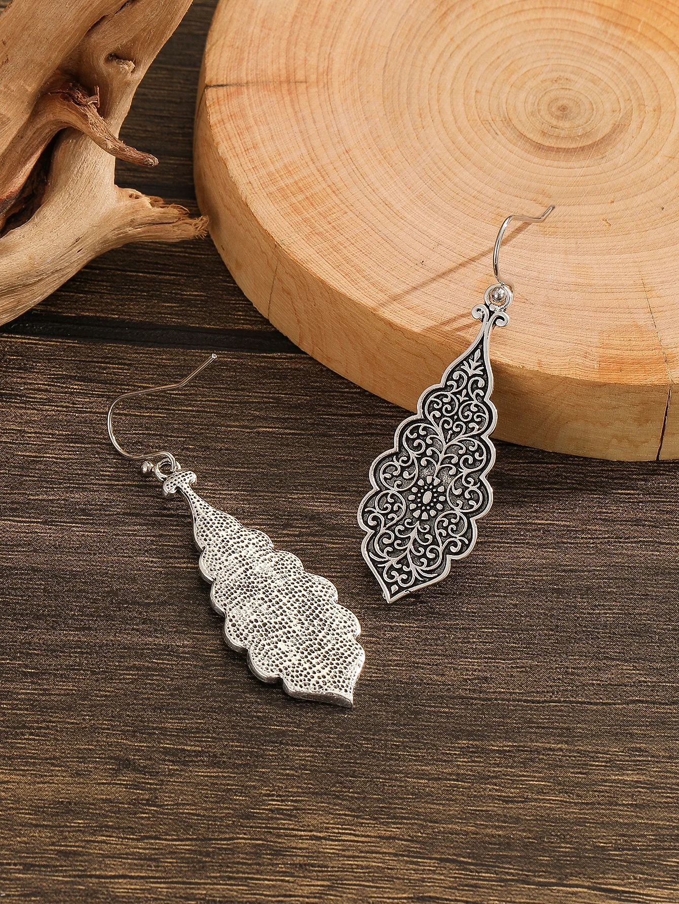 Gorgeous leaf/flower design long earrings for women\'s vintage fashion wedding party jewelry