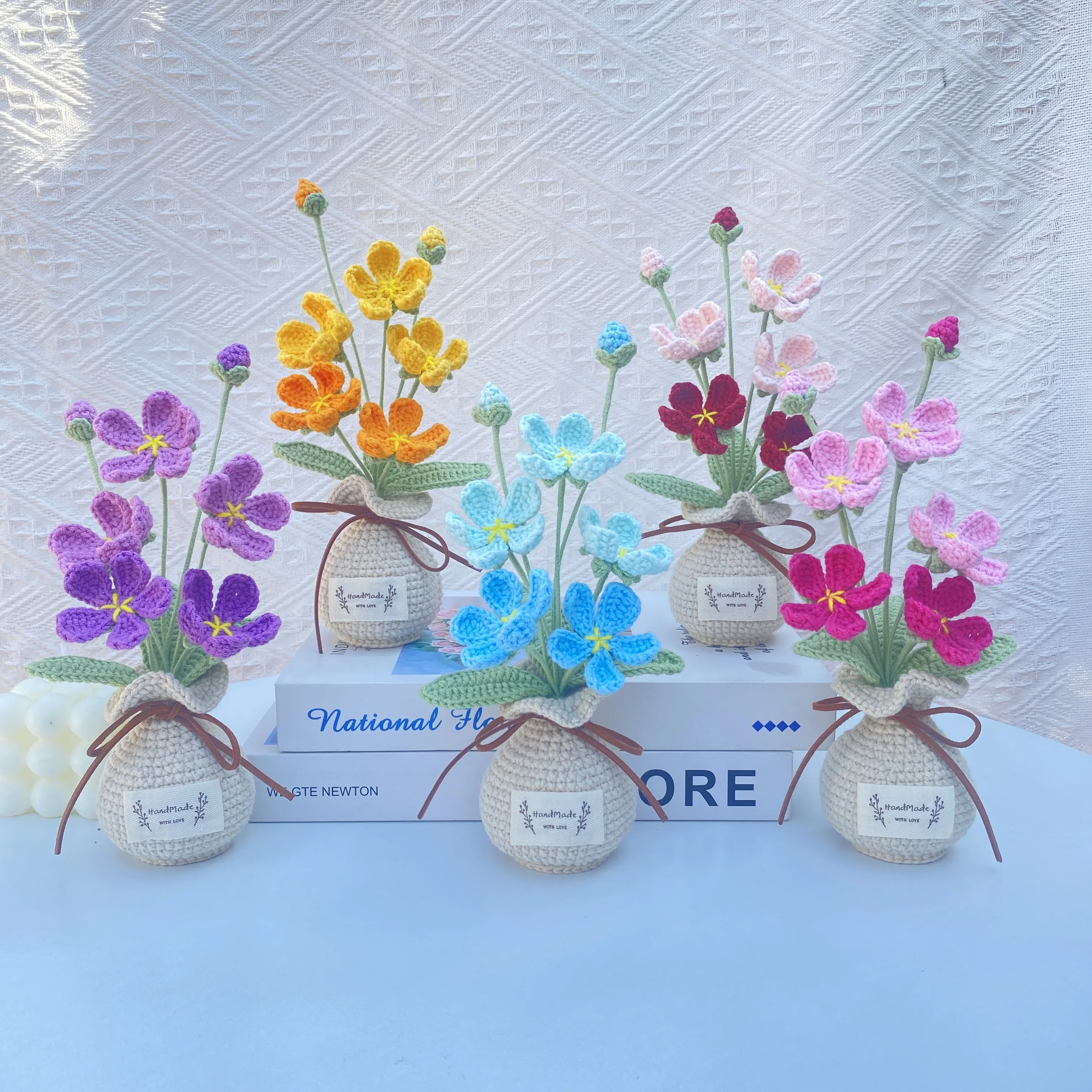 Handgefertigte Häkel-Androsace Umbellata im Topf, Kreative Künstliche Pflanze zur Raumdekoration, Bücherregal-Deko, Geschenk – Detail 1