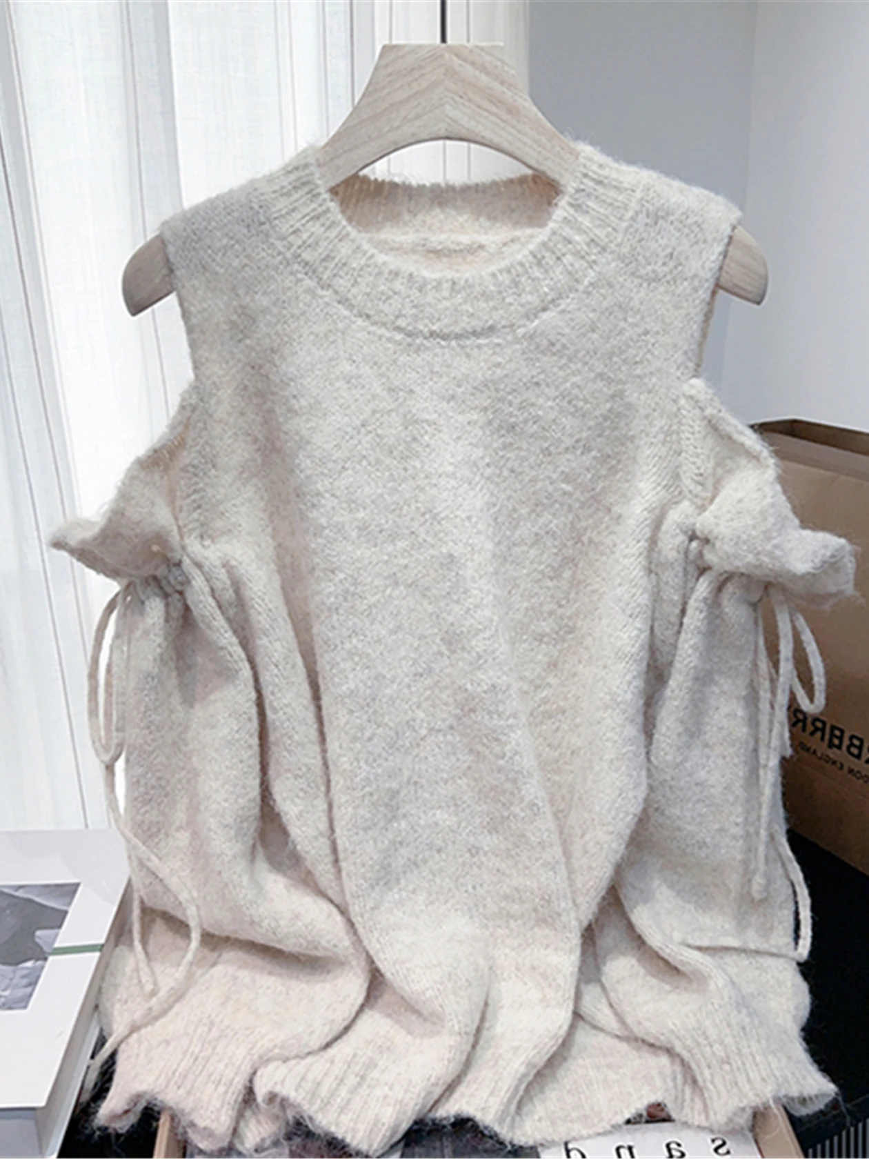 

Темпераментный вязаный свитер с круглым вырезом и открытыми плечами, длинными рукавами, модная мягкая универсальная толстовка с капюшоном, осень 2025 г., теплый свитер