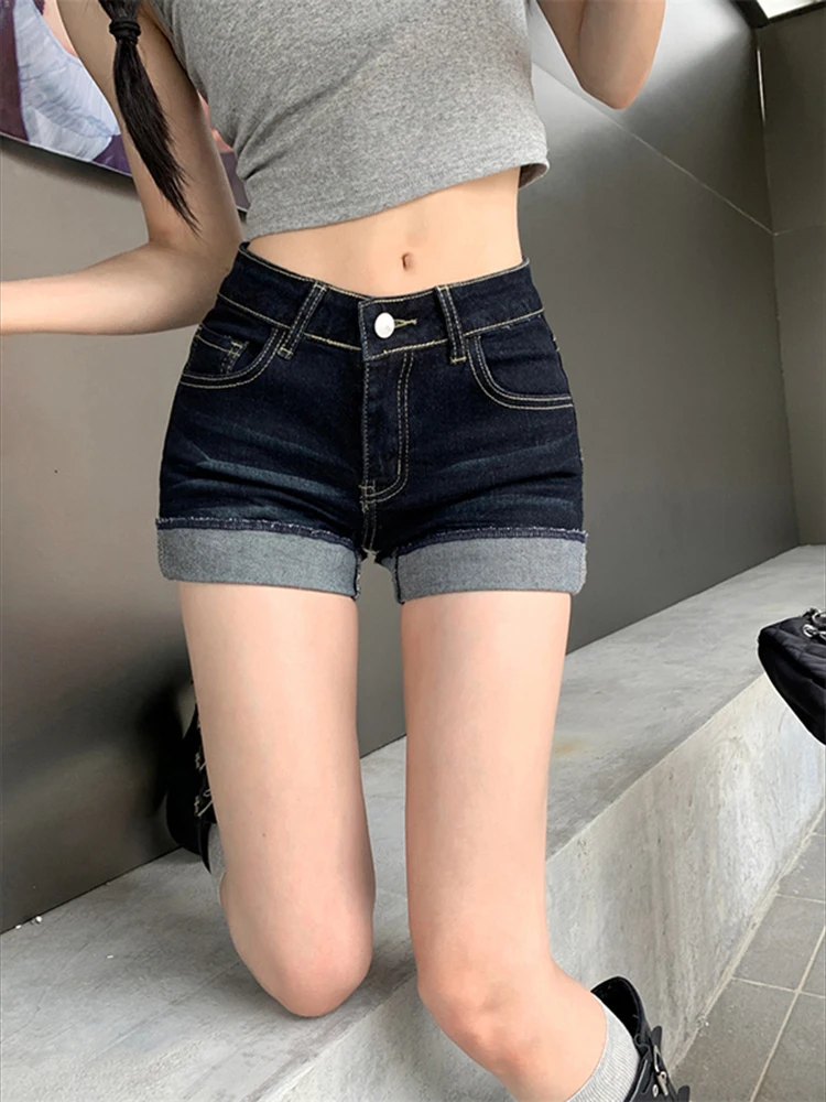 Jeans avvolgenti sui fianchi blu scuro moda stile coreano donna streetwear pantaloncini di jeans con orlo arrotolato retrò a vita alta