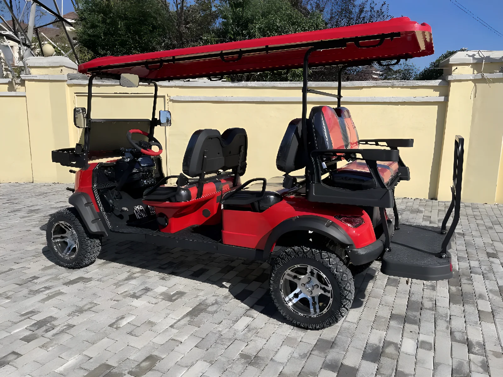 Wholesale 2024 new hot selling CE certification with solar panel 4-seater 48V5kw lead-acid battery golf cart