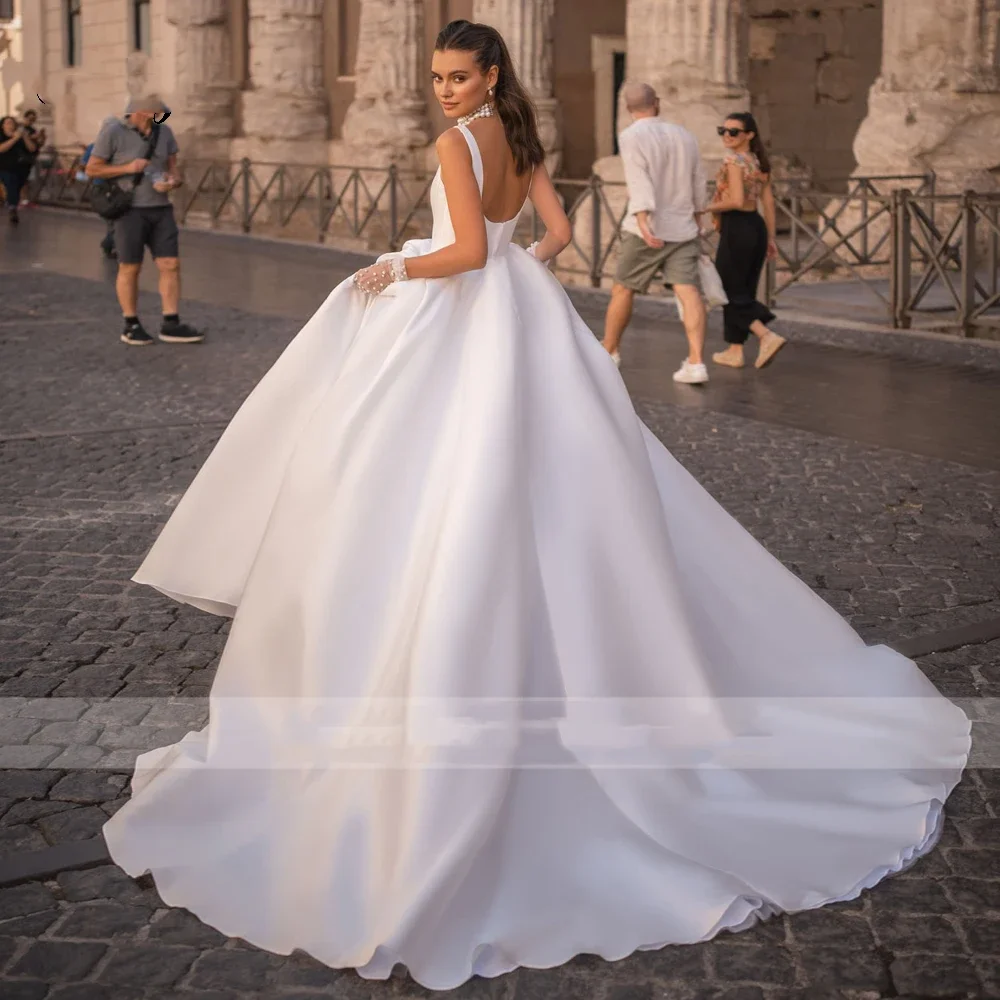Customized Backless Satin A Line Wedding Dresses Exquisite Spaghetti Straps Court Train Vintage Bridal Gown Vestidos De Novia