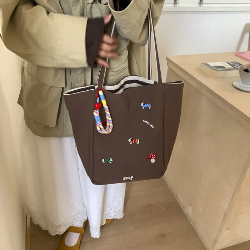 

High-End Elegant Tote Bag For Women With Vintage Leather And Unique Messenger Crossbody Feature