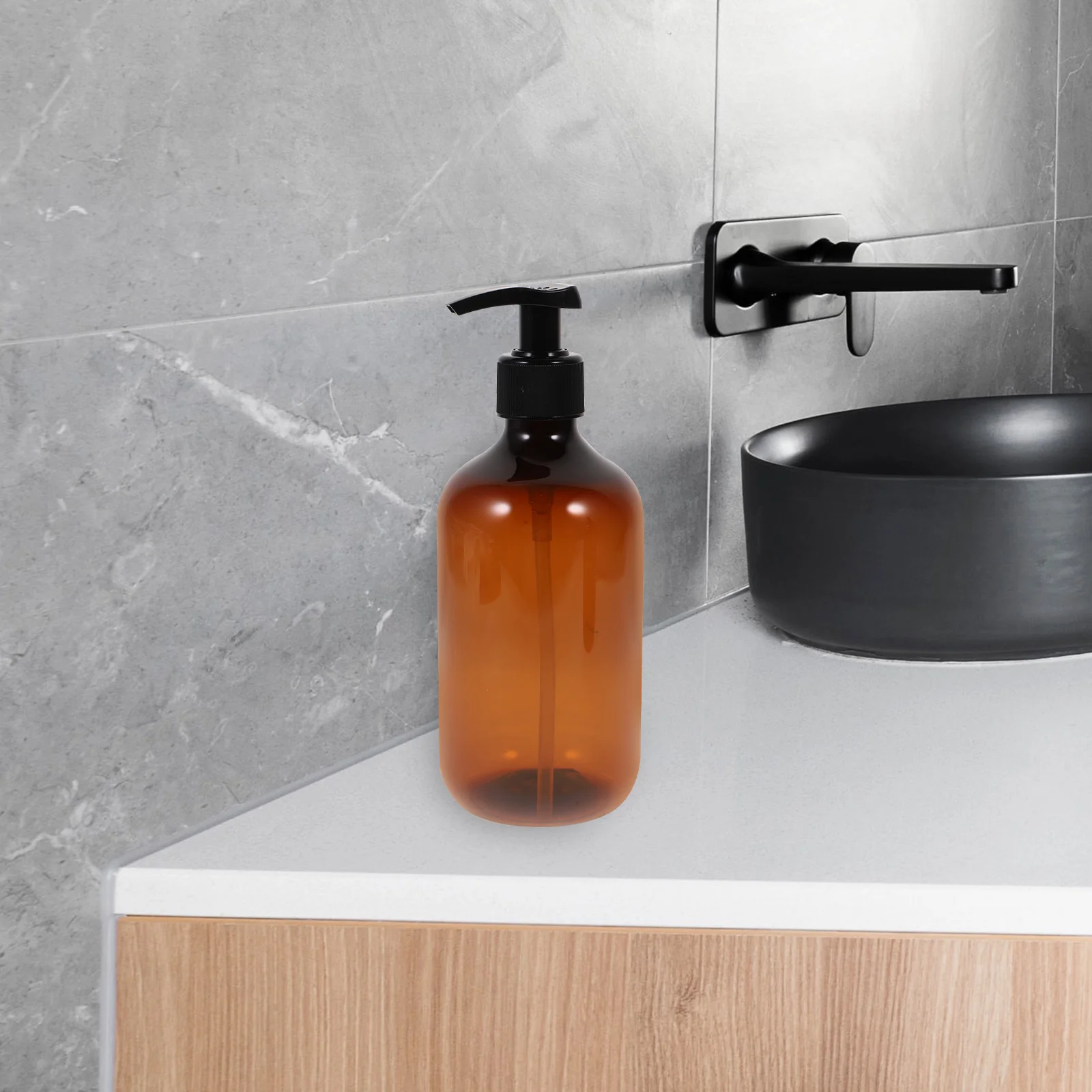 2pcs 500ml Pump Bottles Empty Refill Plastic Lotion Bottles Shower Gel Shampo Subpackaging Bottles (Brown)