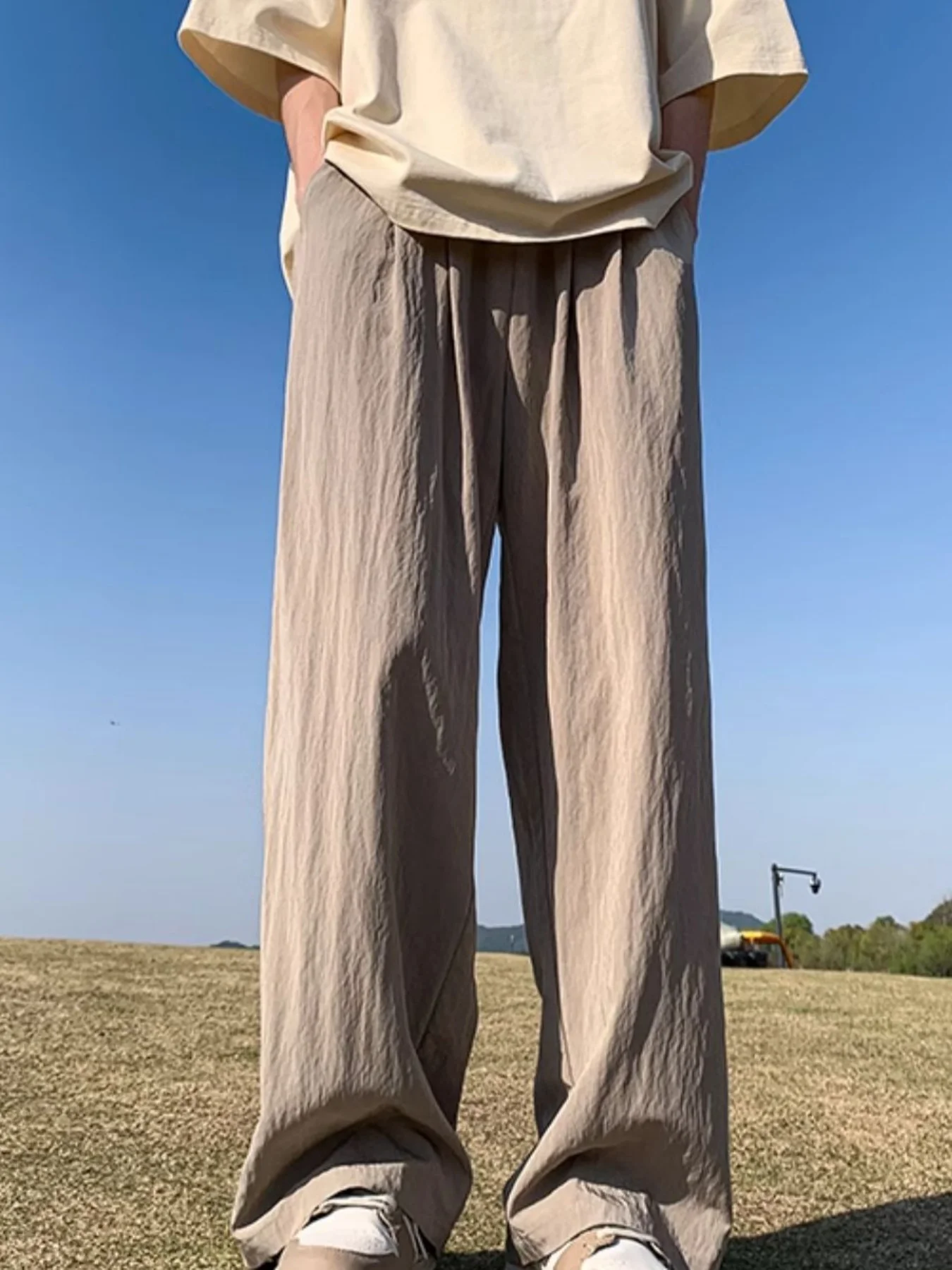 Frühling und Herbst New American High Street Hong Kong Style Trendige Hose mit geradem Bein für Damen, modische und bequeme Hose mit weitem Bein, lockere und vielseitige, drapierte, dünne, lässige, vielseitige, sportliche lange Hose