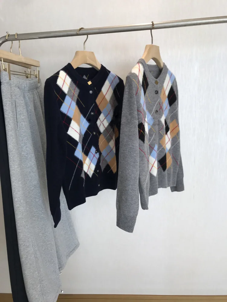 المرأة الرجعية المعين سترة مشغولة من الصوف سترة الصوف الخالص طاقم الرقبة طويلة الأكمام النمط الأكاديمي خزانة عصرية 3K